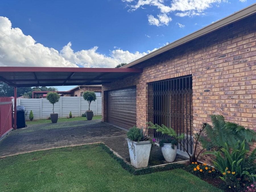 To Let 3 Bedroom Property for Rent in Bredell Gauteng