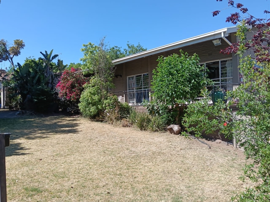 4 Bedroom Property for Sale in Greenhills Gauteng