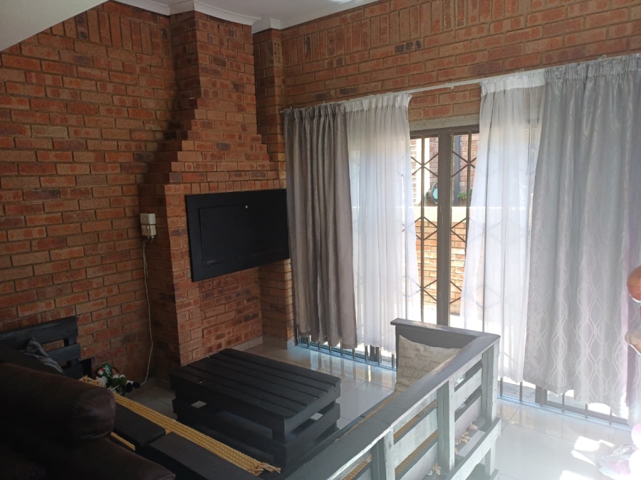 2 Bedroom Property for Sale in Noordheuwel Gauteng