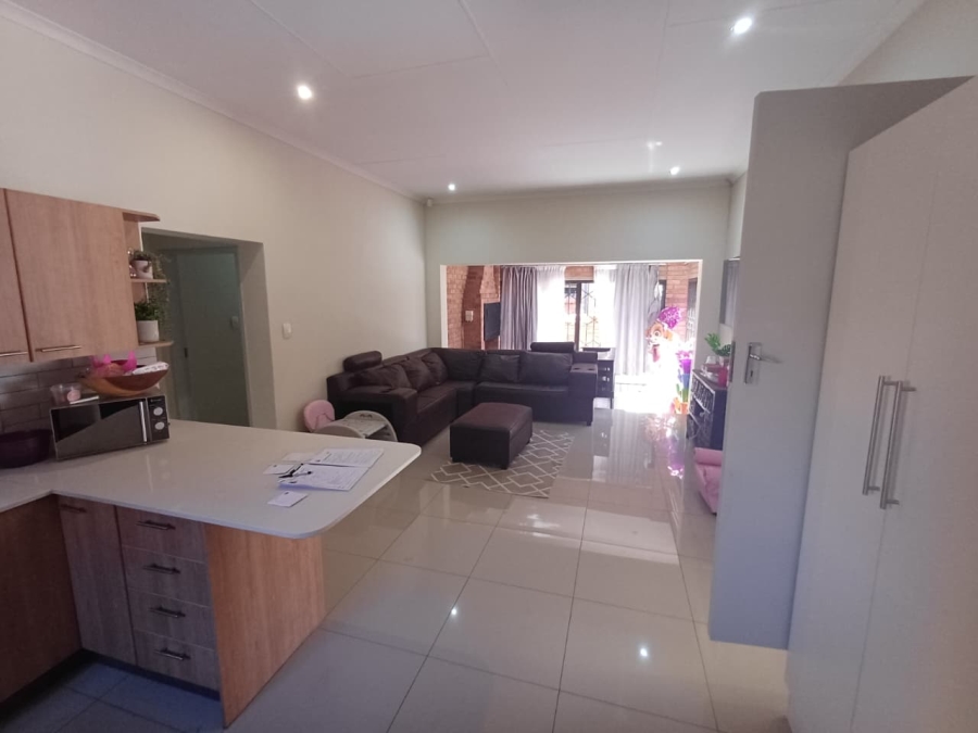 2 Bedroom Property for Sale in Noordheuwel Gauteng