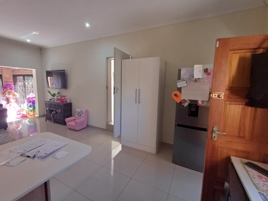 2 Bedroom Property for Sale in Noordheuwel Gauteng