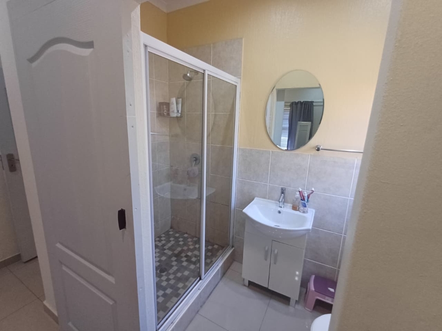 2 Bedroom Property for Sale in Noordheuwel Gauteng