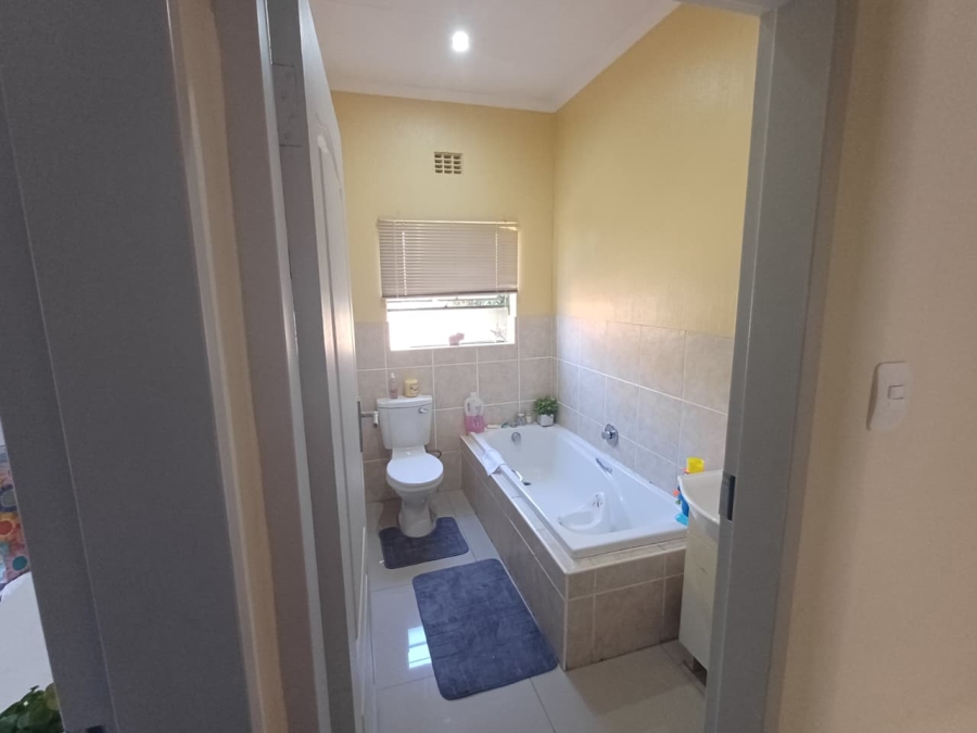 2 Bedroom Property for Sale in Noordheuwel Gauteng