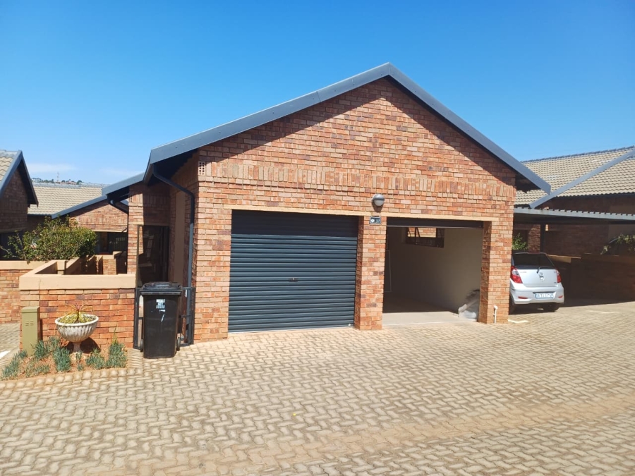2 Bedroom Property for Sale in Noordheuwel Gauteng