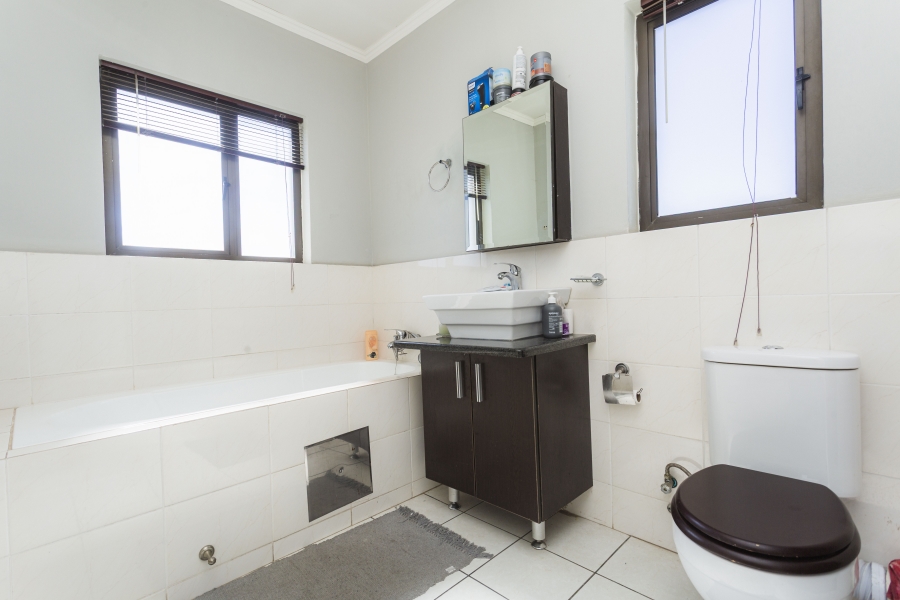 To Let 2 Bedroom Property for Rent in Noordwyk Gauteng