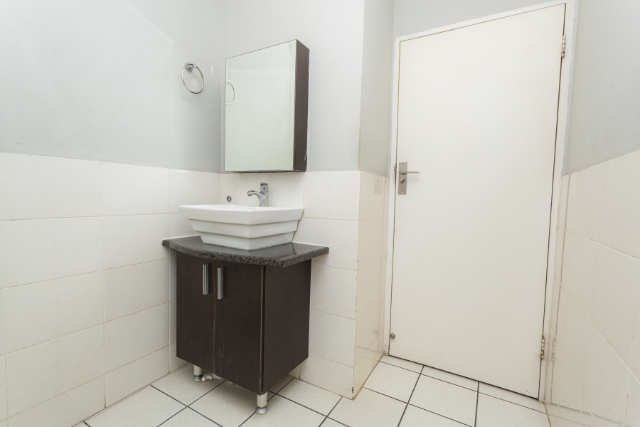 To Let 2 Bedroom Property for Rent in Noordwyk Gauteng
