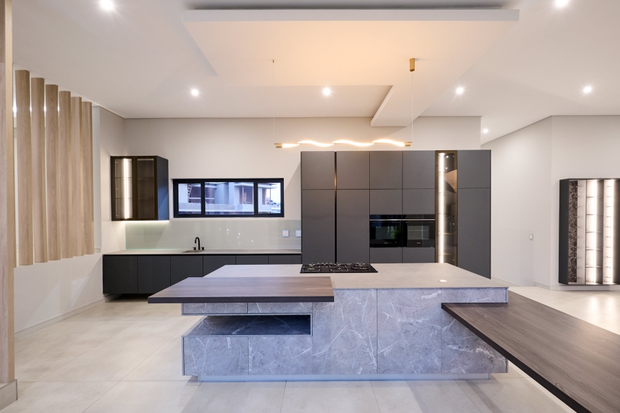 5 Bedroom Property for Sale in Waterfall Country Estate Gauteng