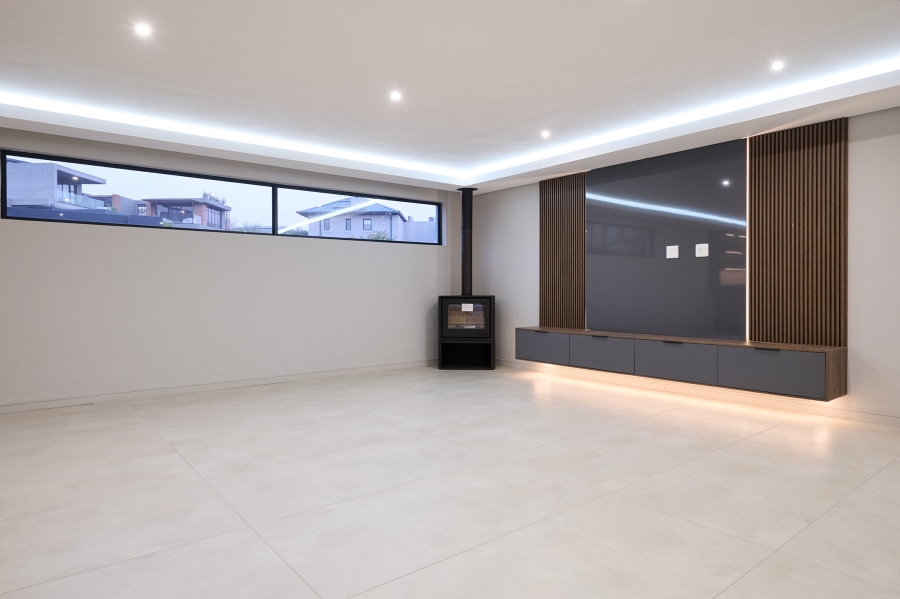 5 Bedroom Property for Sale in Waterfall Country Estate Gauteng