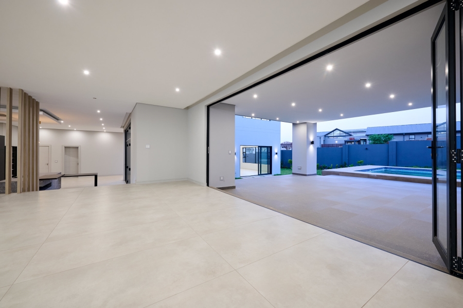 5 Bedroom Property for Sale in Waterfall Country Estate Gauteng