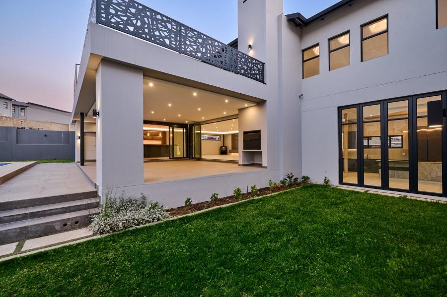 5 Bedroom Property for Sale in Waterfall Country Estate Gauteng