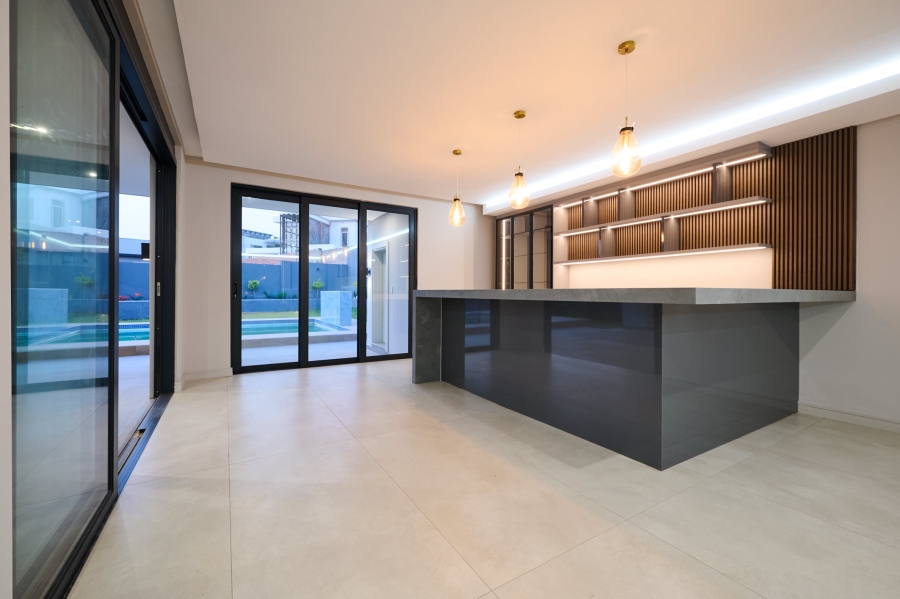 5 Bedroom Property for Sale in Waterfall Country Estate Gauteng