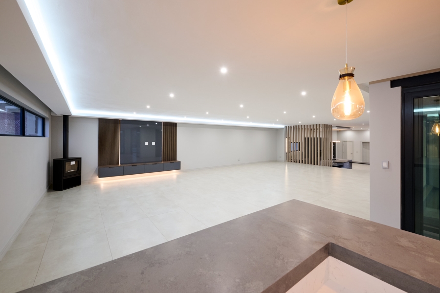5 Bedroom Property for Sale in Waterfall Country Estate Gauteng
