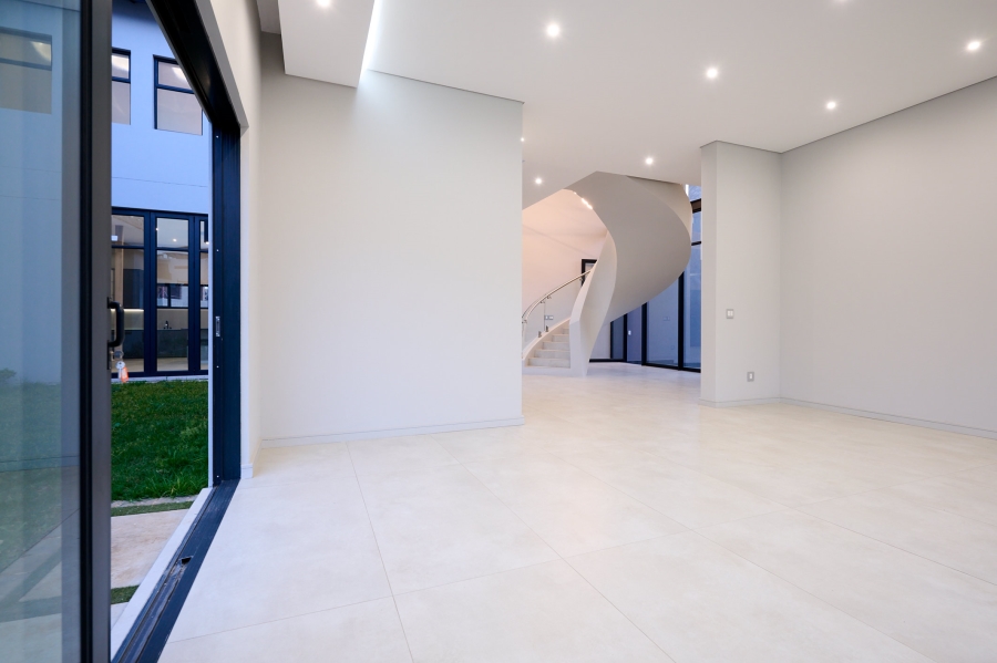 5 Bedroom Property for Sale in Waterfall Country Estate Gauteng