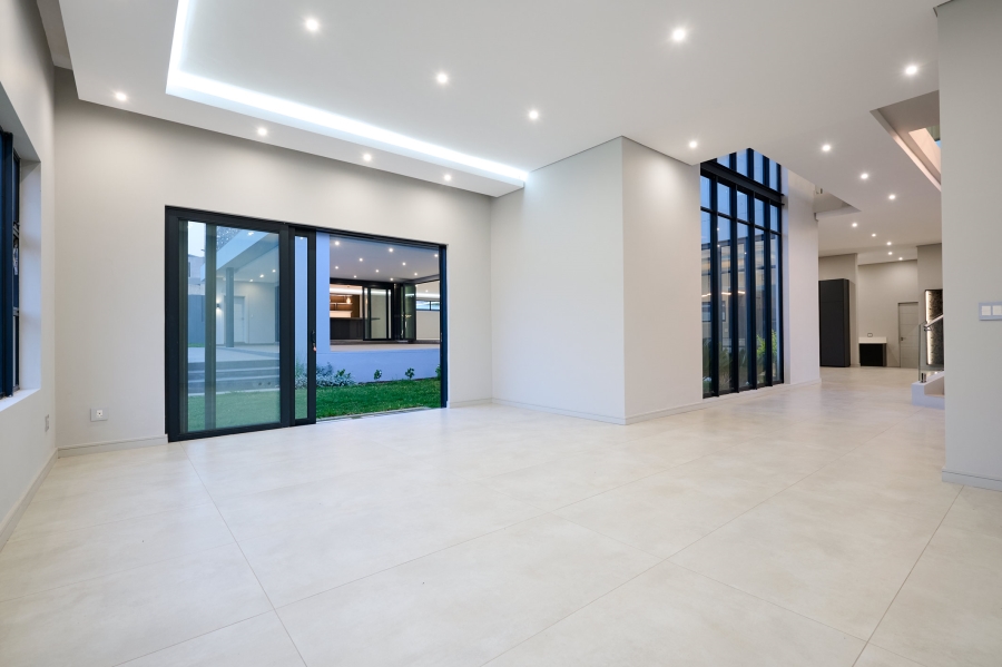 5 Bedroom Property for Sale in Waterfall Country Estate Gauteng