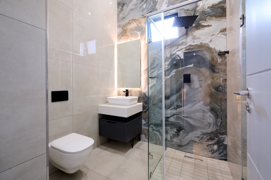 5 Bedroom Property for Sale in Waterfall Country Estate Gauteng