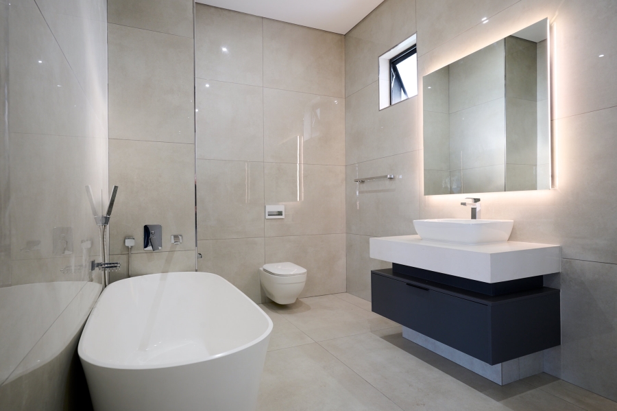 5 Bedroom Property for Sale in Waterfall Country Estate Gauteng