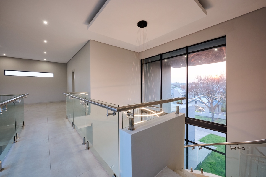 5 Bedroom Property for Sale in Waterfall Country Estate Gauteng