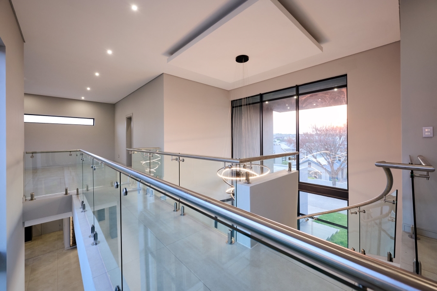 5 Bedroom Property for Sale in Waterfall Country Estate Gauteng