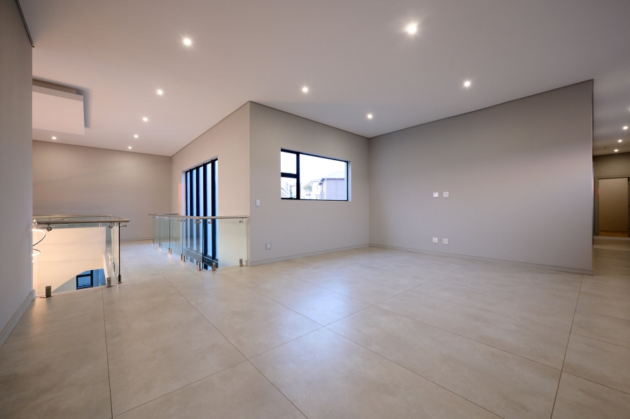 5 Bedroom Property for Sale in Waterfall Country Estate Gauteng