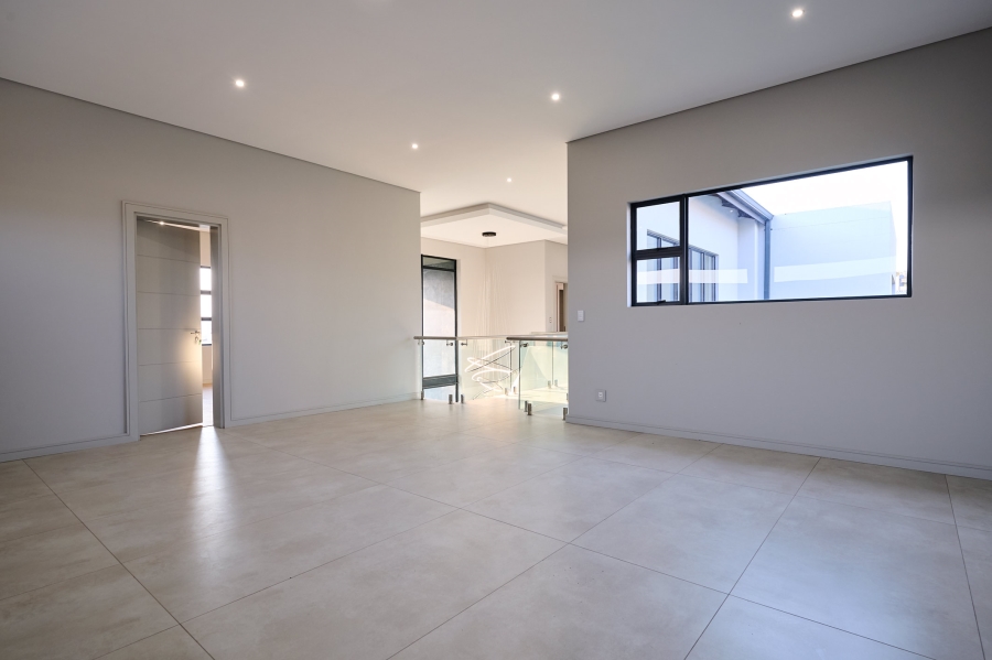 5 Bedroom Property for Sale in Waterfall Country Estate Gauteng