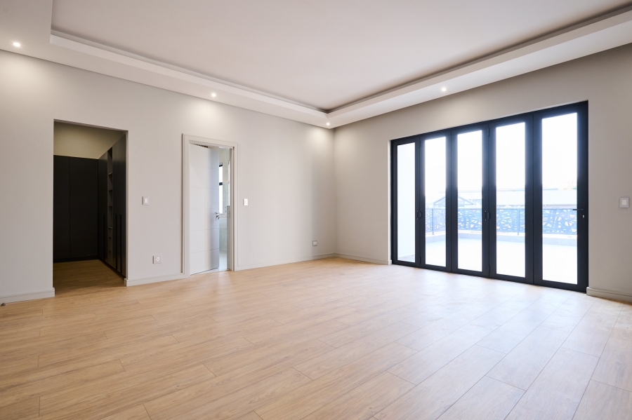 5 Bedroom Property for Sale in Waterfall Country Estate Gauteng