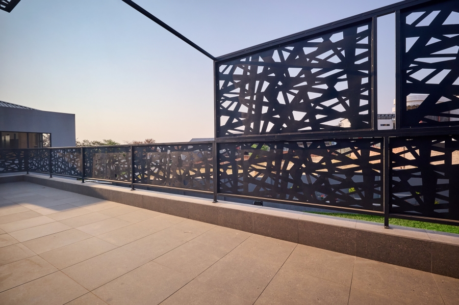 5 Bedroom Property for Sale in Waterfall Country Estate Gauteng