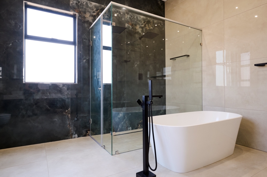 5 Bedroom Property for Sale in Waterfall Country Estate Gauteng