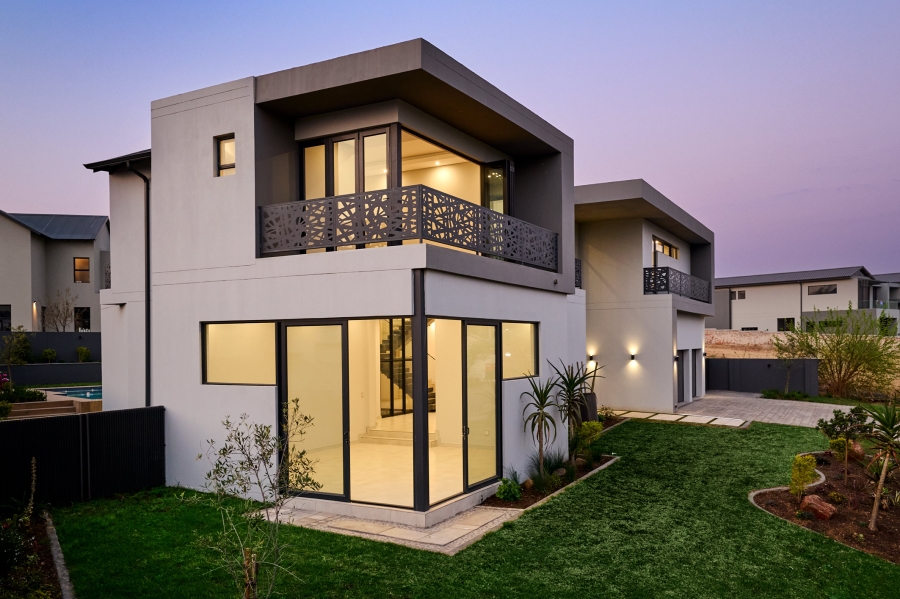 5 Bedroom Property for Sale in Waterfall Country Estate Gauteng