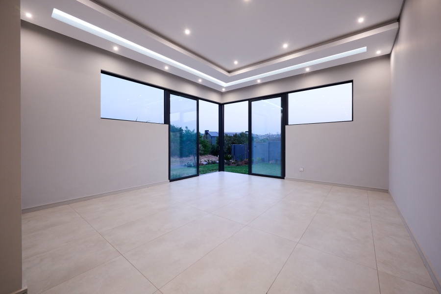 5 Bedroom Property for Sale in Waterfall Country Estate Gauteng