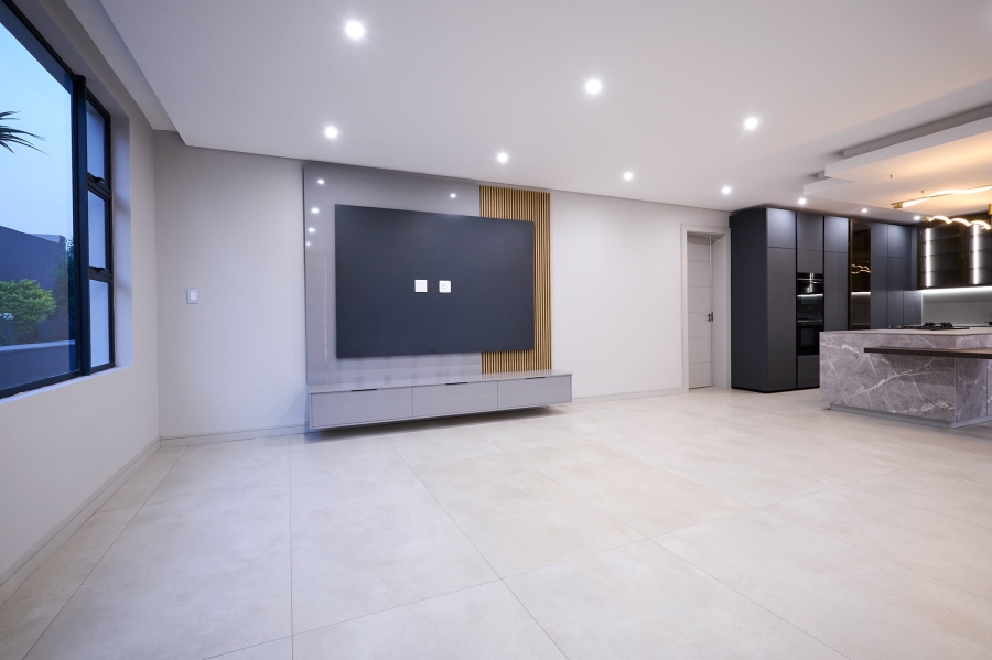 5 Bedroom Property for Sale in Waterfall Country Estate Gauteng