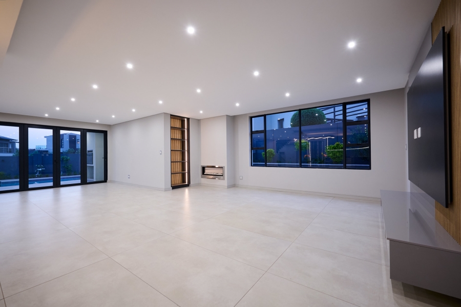 5 Bedroom Property for Sale in Waterfall Country Estate Gauteng