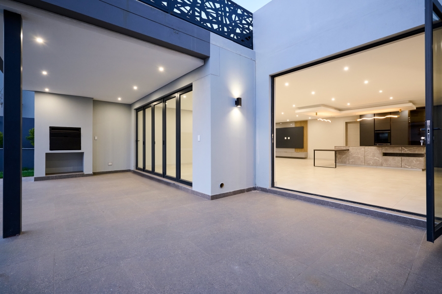 5 Bedroom Property for Sale in Waterfall Country Estate Gauteng