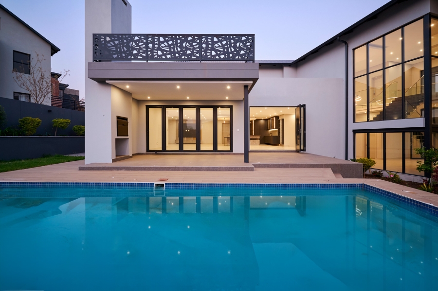 5 Bedroom Property for Sale in Waterfall Country Estate Gauteng