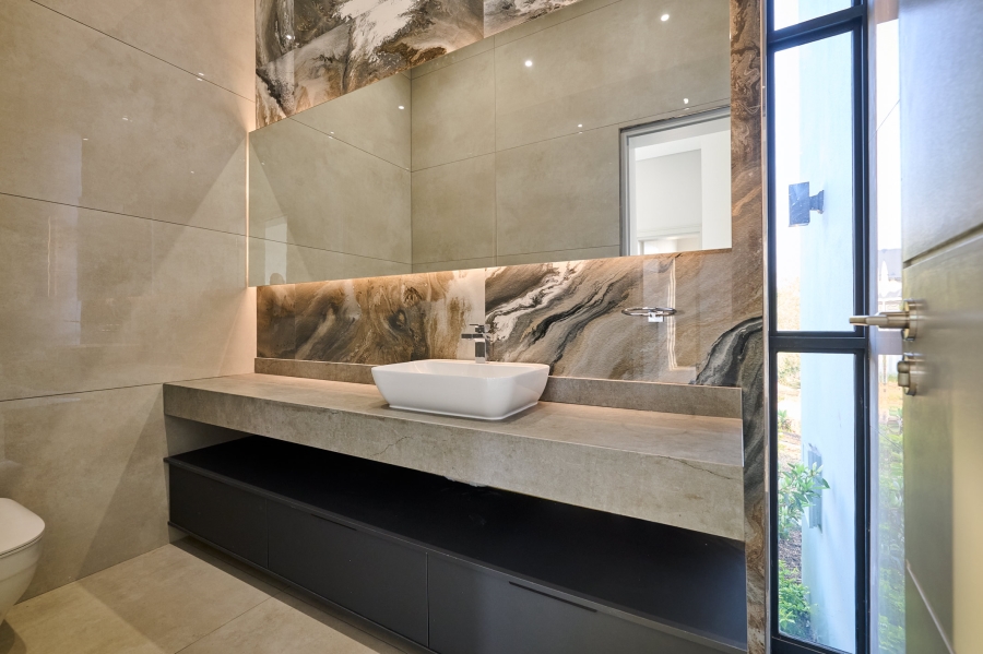5 Bedroom Property for Sale in Waterfall Country Estate Gauteng