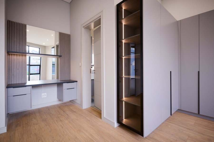 5 Bedroom Property for Sale in Waterfall Country Estate Gauteng
