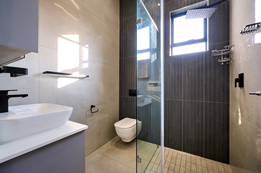 5 Bedroom Property for Sale in Waterfall Country Estate Gauteng