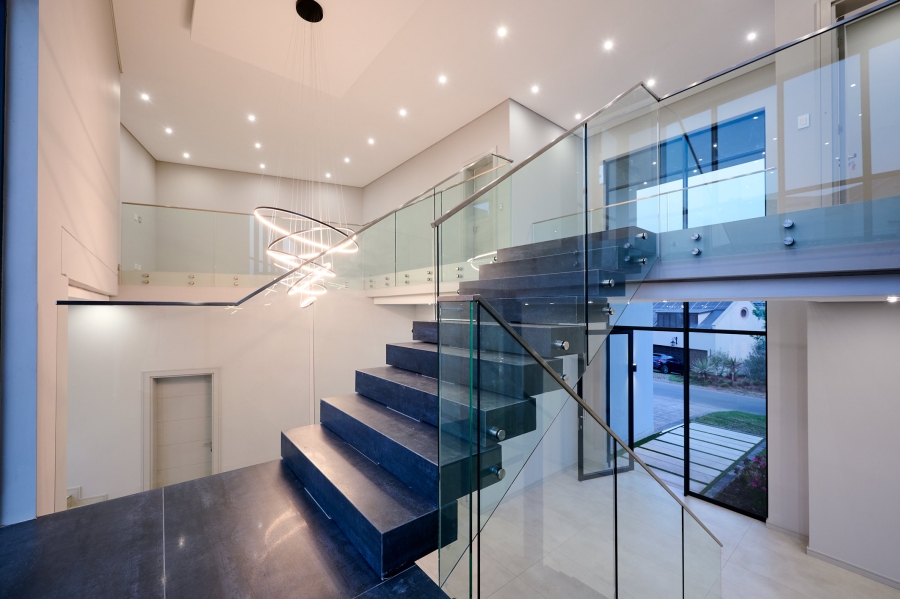 5 Bedroom Property for Sale in Waterfall Country Estate Gauteng