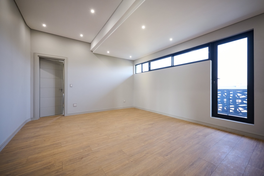 5 Bedroom Property for Sale in Waterfall Country Estate Gauteng