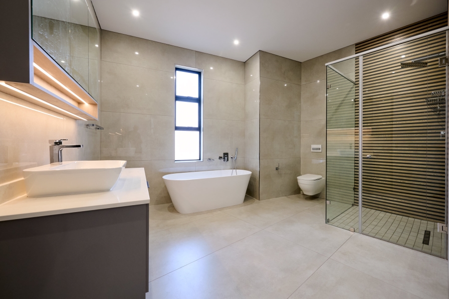 5 Bedroom Property for Sale in Waterfall Country Estate Gauteng