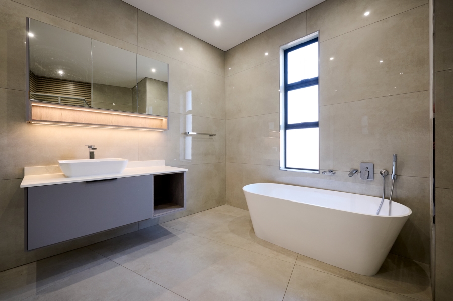 5 Bedroom Property for Sale in Waterfall Country Estate Gauteng