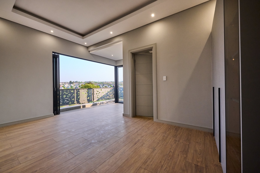 5 Bedroom Property for Sale in Waterfall Country Estate Gauteng