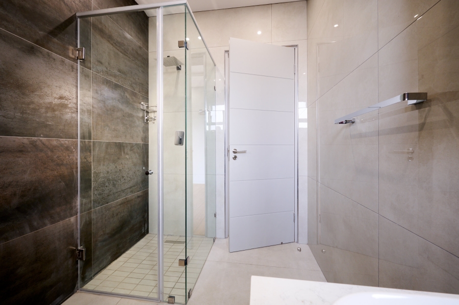 5 Bedroom Property for Sale in Waterfall Country Estate Gauteng