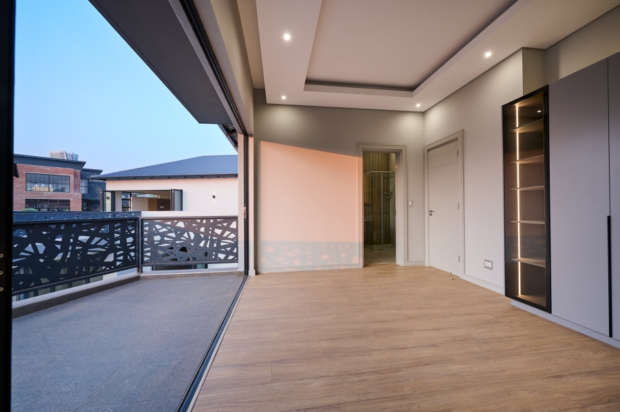 5 Bedroom Property for Sale in Waterfall Country Estate Gauteng