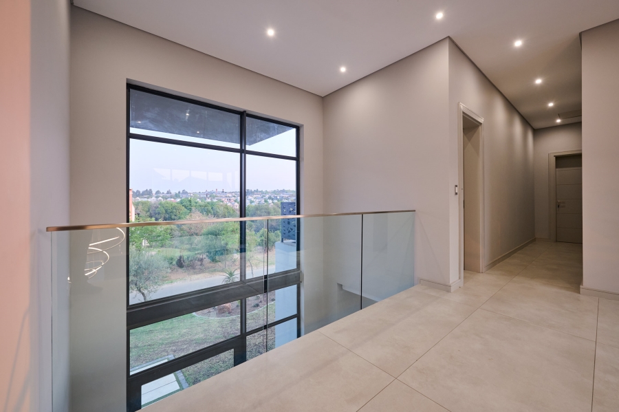 5 Bedroom Property for Sale in Waterfall Country Estate Gauteng
