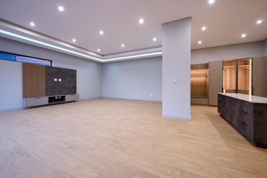 5 Bedroom Property for Sale in Waterfall Country Estate Gauteng