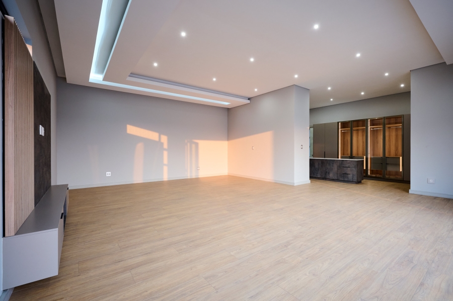 5 Bedroom Property for Sale in Waterfall Country Estate Gauteng