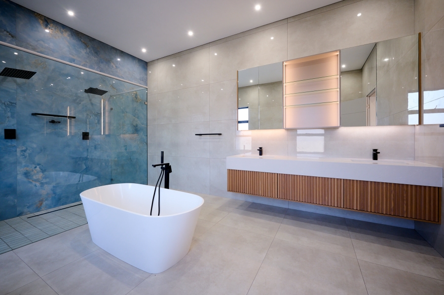 5 Bedroom Property for Sale in Waterfall Country Estate Gauteng