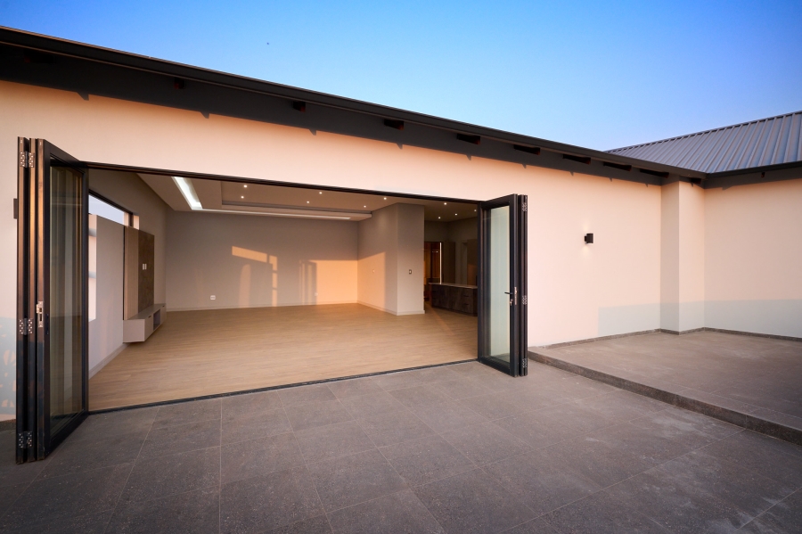 5 Bedroom Property for Sale in Waterfall Country Estate Gauteng