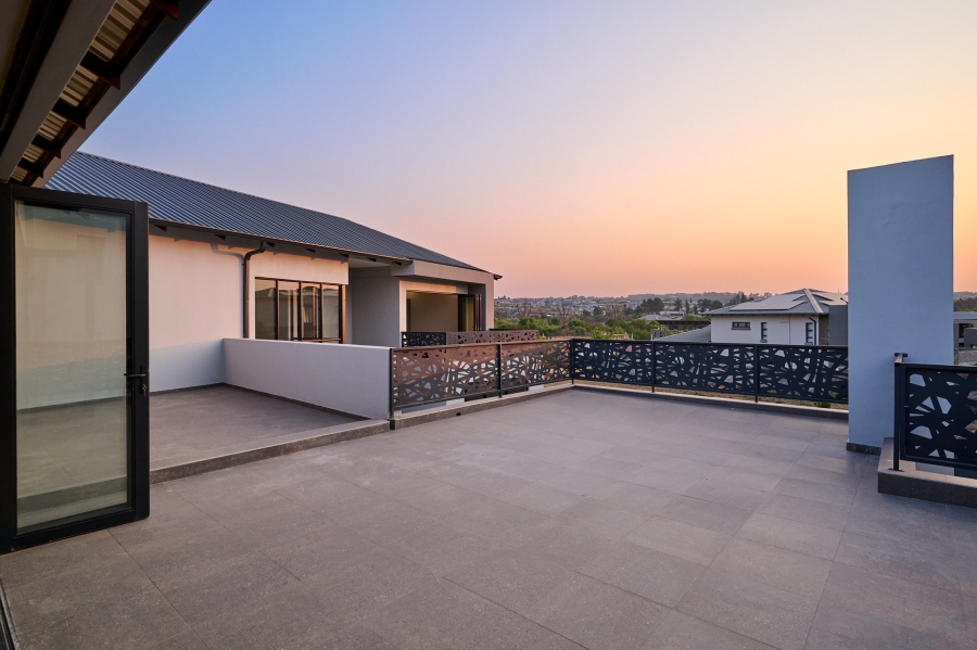 5 Bedroom Property for Sale in Waterfall Country Estate Gauteng
