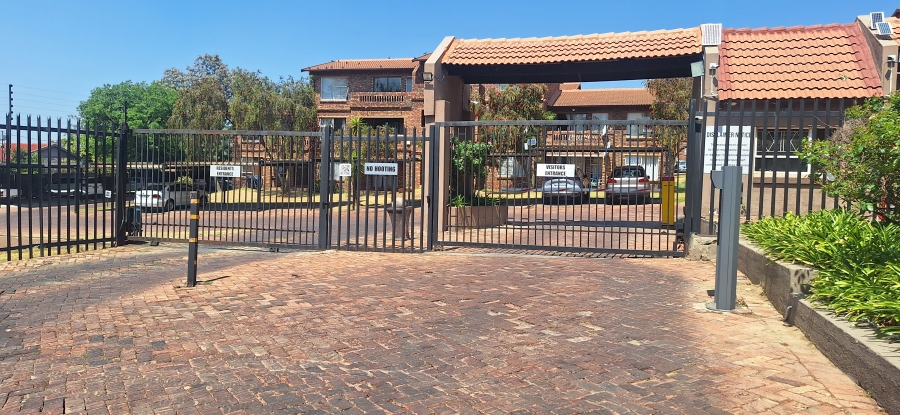 2 Bedroom Property for Sale in Buccleuch Gauteng